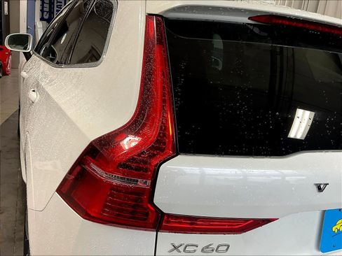 Used 2019 Volvo XC60 T6 Momentum w/ Multimedia Package image 34