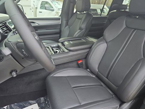 New 2026 Jeep Grand Wagoneer Limited AWD/4WD image 15