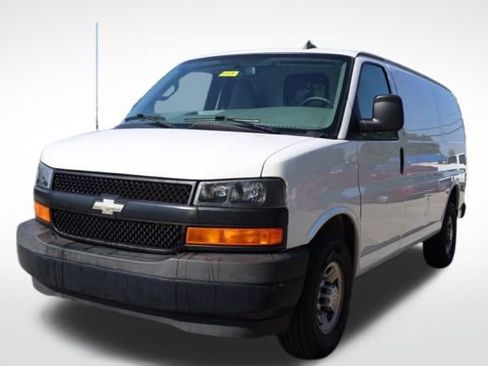 Used 2018 Chevrolet Express 2500 image 4