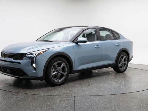 Used 2025 Kia K4 FWD image 3