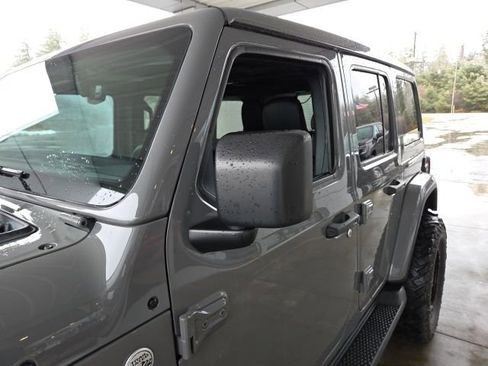 Used 2020 Jeep Wrangler Unlimited Sahara image 38