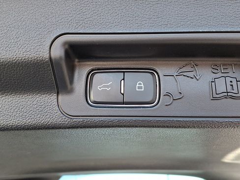 Certified 2022 Ford Explorer Limited w/ Limited Technology Package image 31