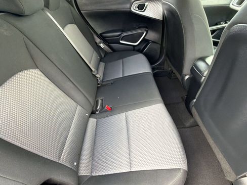 Used 2025 Kia Soul LX w/ LX Technology Package FWD image 31