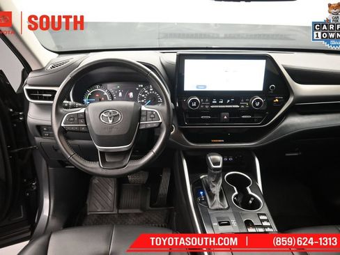 Used 2024 Toyota Highlander XLE AWD/4WD image 11