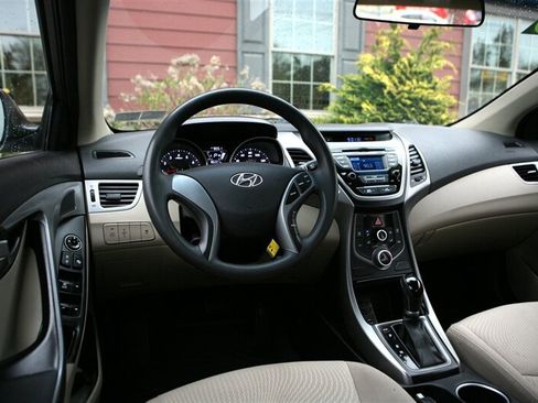 Used 2016 Hyundai Elantra SE image 10