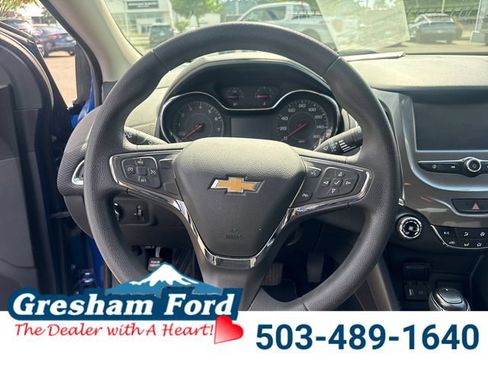 Used 2017 Chevrolet Cruze LT FWD image 19