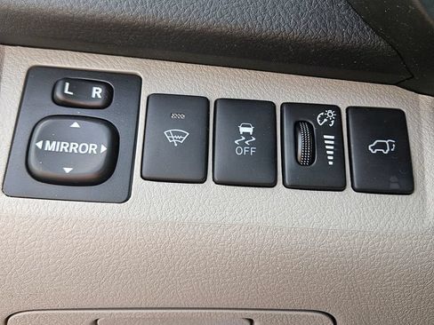 Used 2012 Toyota Highlander SE w/ Tow Pkg AWD/4WD image 9