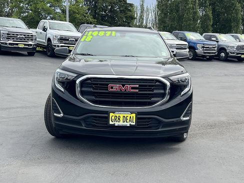 Used 2018 GMC Terrain SLE w/ Driver Convenience Package FWD image 2