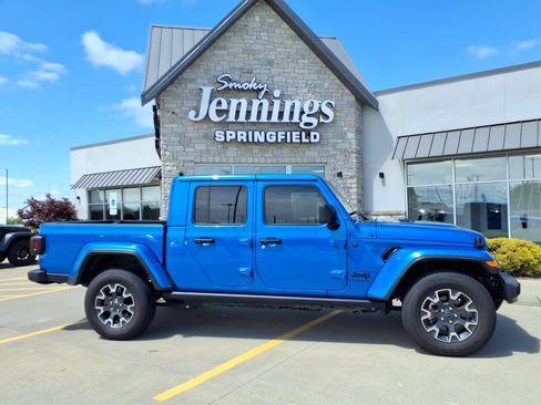 Used 2024 Jeep Gladiator Sport AWD/4WD image 2