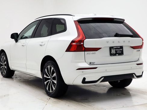 Used 2025 Volvo XC60 B5 Core image 7