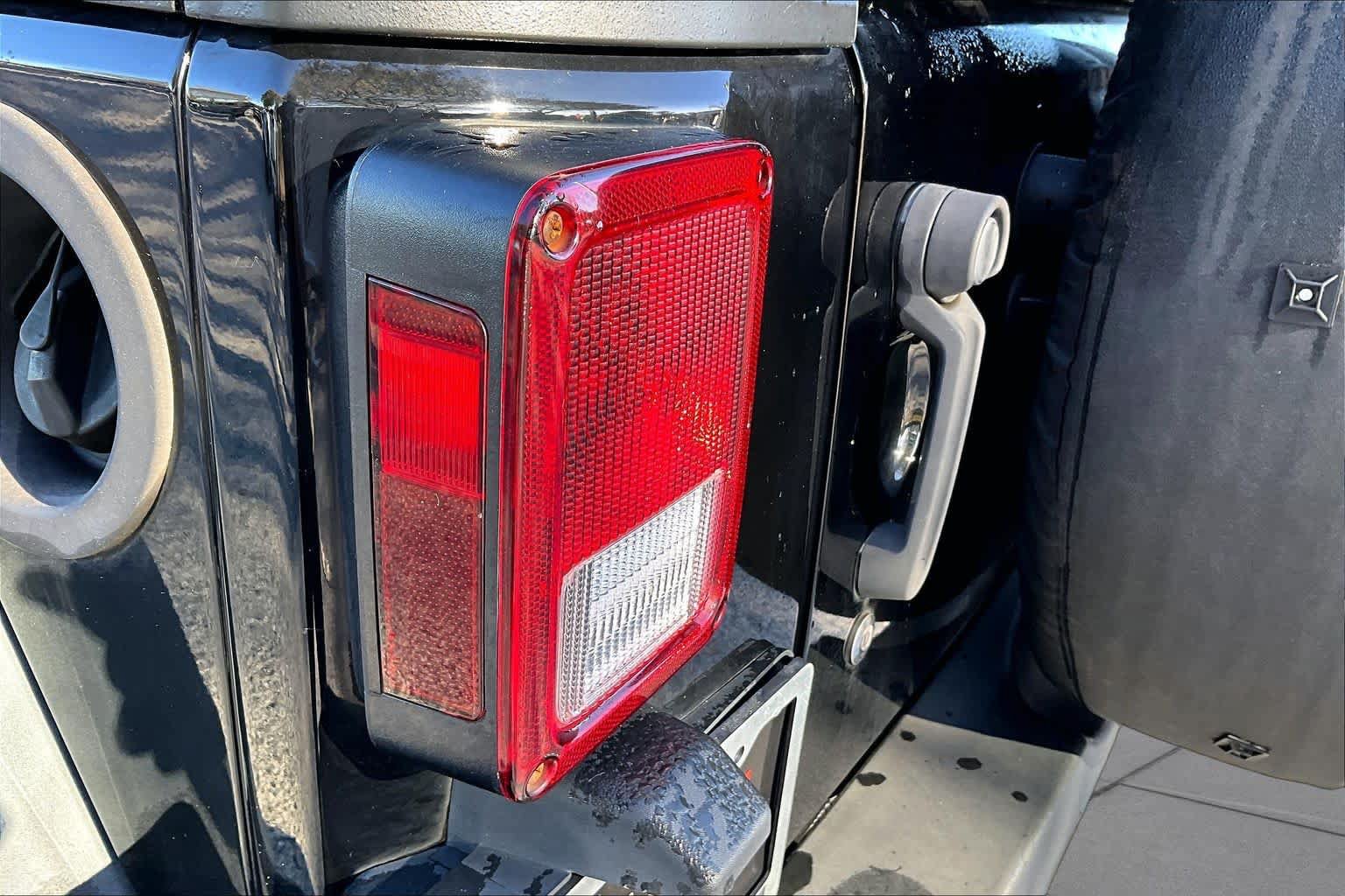 Used 2014 Jeep Wrangler Unlimited Sport w/ Quick Order Package 24S AWD/4WD image 27