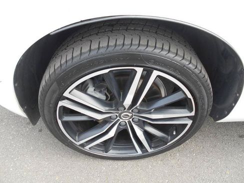 Used 2020 Volvo XC60 T6 R-Design w/ Protection Package Premier AWD/4WD image 18