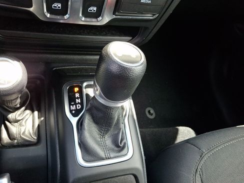 Used 2021 Jeep Wrangler Sport AWD/4WD image 19