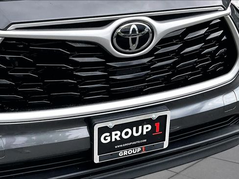 Used 2023 Toyota Highlander XLE FWD image 30