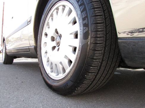 Used 2001 Volvo V70 image 32