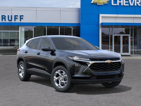 New 2026 Chevrolet Trax LS w/ LS Convenience Package FWD image 31
