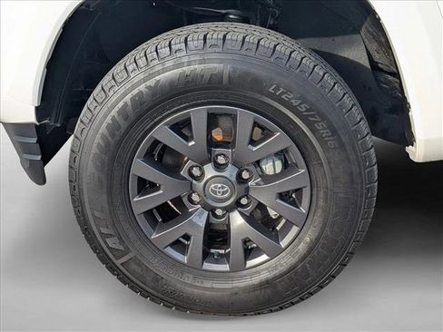 Certified 2022 Toyota Tacoma SR5 image 22