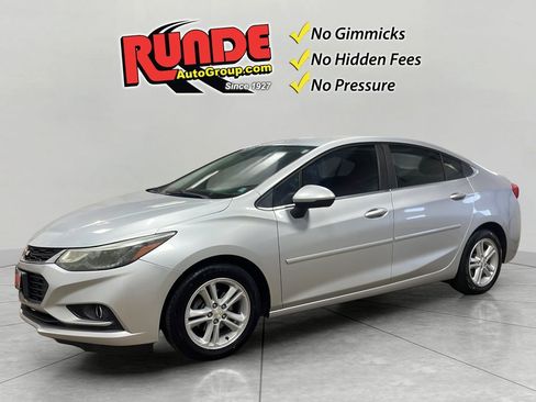 Used 2016 Chevrolet Cruze LT w/ Convenience Package FWD image 1