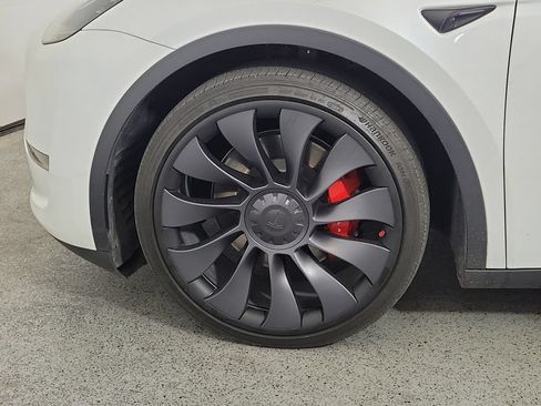 Used 2024 Tesla Model Y Performance AWD/4WD image 9