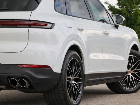 Certified 2025 Porsche Cayenne S AWD/4WD image 31