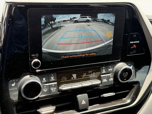 Certified 2024 Toyota Highlander XLE FWD image 18
