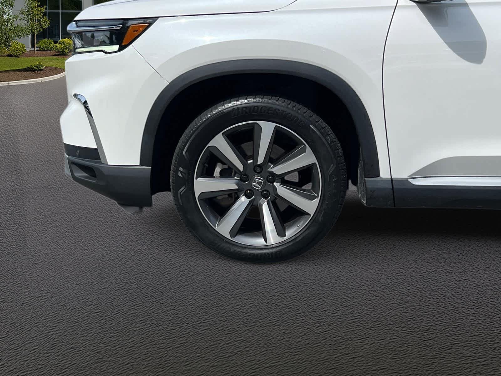 Used 2024 Honda Pilot Touring image 11