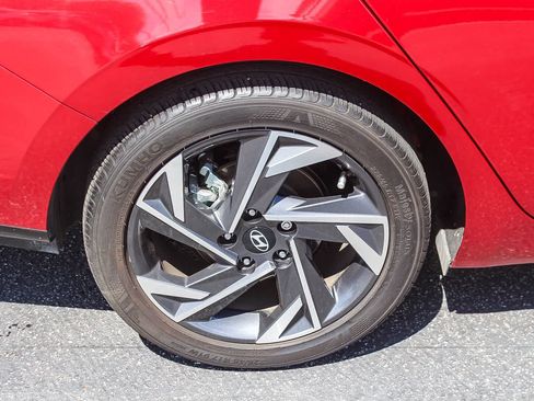 Used 2024 Hyundai Elantra Limited FWD image 10