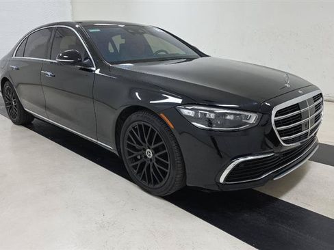 Used 2023 Mercedes-Benz S 580 4MATIC Sedan image 3