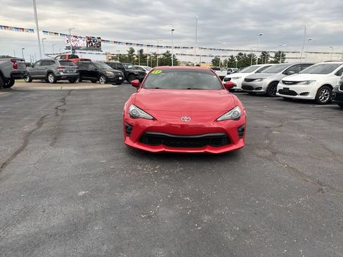 Used 2017 Toyota 86 RWD image 8