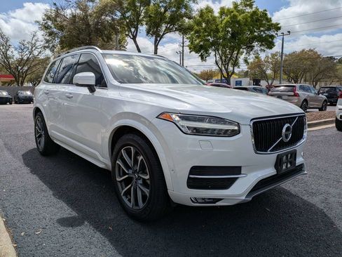 Used 2017 Volvo XC90 T6 Momentum w/ Vision Package image 8