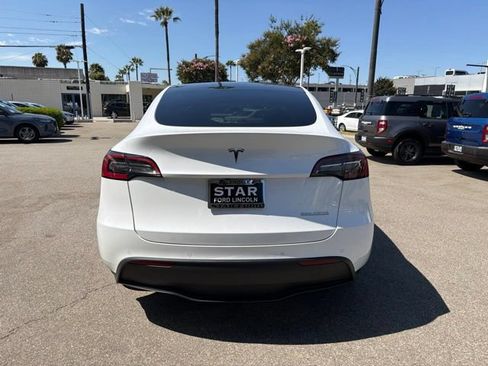 Used 2022 Tesla Model Y Long Range AWD/4WD image 6