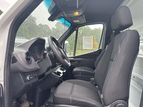 Used 2021 Freightliner Sprinter 3500 RWD image 33