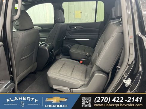 Used 2025 Chevrolet Traverse LT image 11
