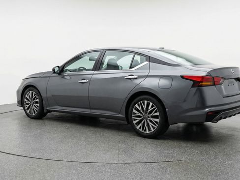 Used 2025 Nissan Altima 2.5 SV image 6
