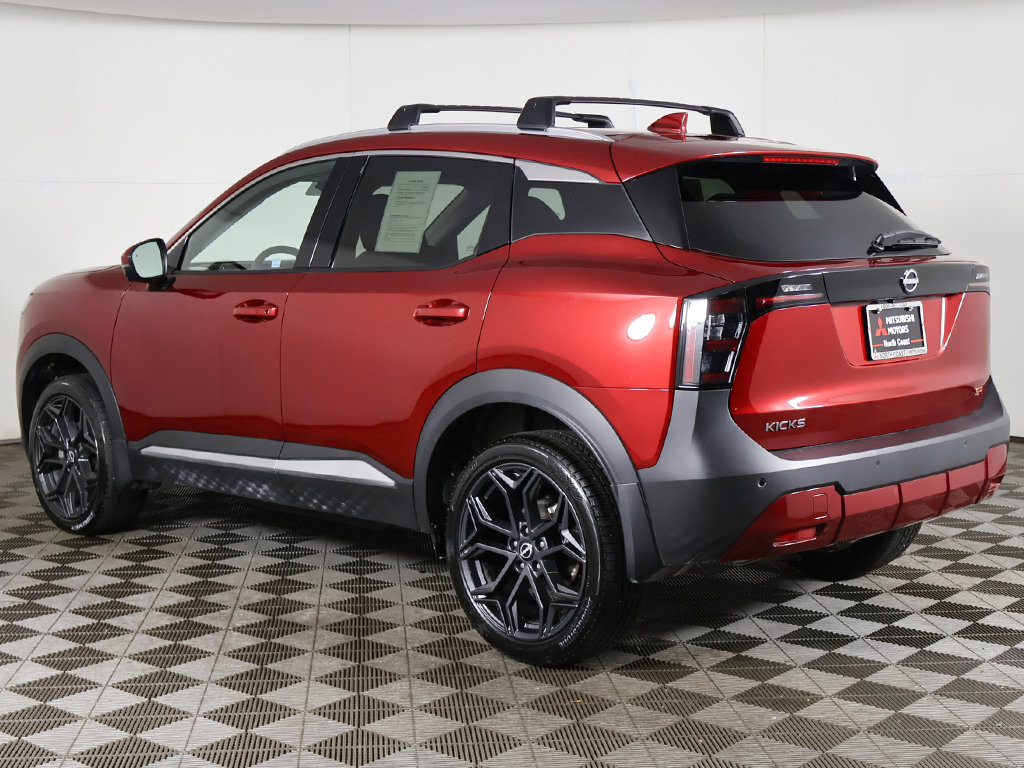 Used 2025 Nissan Kicks SR FWD image 9