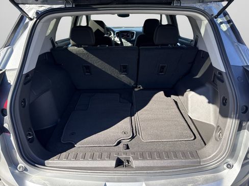 Used 2024 GMC Terrain SLE image 11