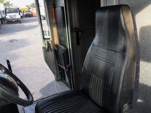 Used 2017 Ford E-350 and Econoline 350 Super Duty image 16