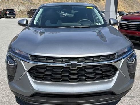 New 2026 Chevrolet Trax LS w/ LS Convenience Package FWD image 8