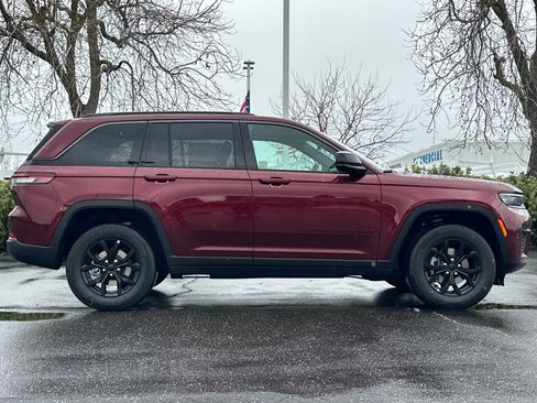 New 2026 Jeep Grand Cherokee Altitude image 3