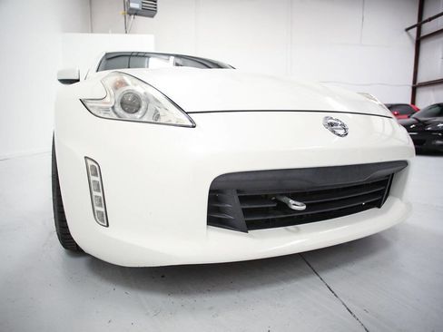 Used 2011 Nissan 370Z Coupe image 13