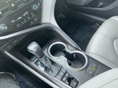 Used 2021 Toyota Camry XLE image 13