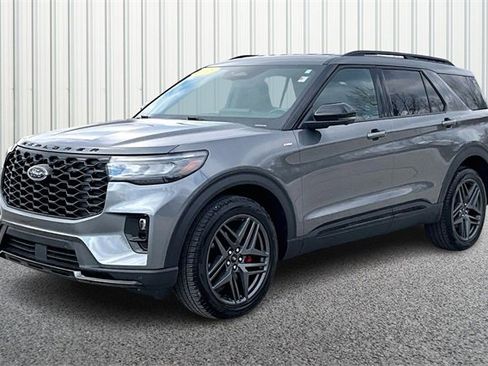Used 2025 Ford Explorer ST-Line w/ ST-Line Street Pack image 2