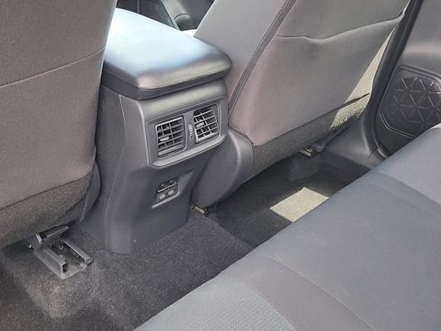 Used 2025 Toyota RAV4 XLE AWD/4WD image 17