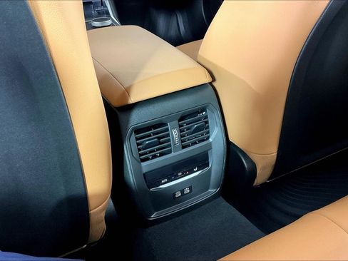 Certified 2025 BMW 330i xDrive Sedan w/ Convenience Package image 36