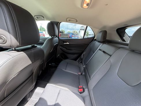 Used 2024 Buick Encore GX Preferred w/ Comfort Package AWD/4WD image 5