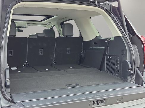 New 2025 Ford Expedition Active image 8