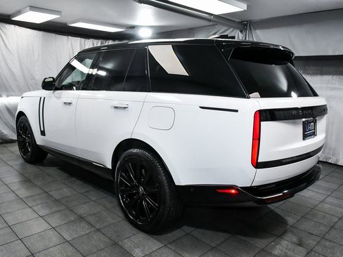 Used 2025 Land Rover Range Rover SE image 4