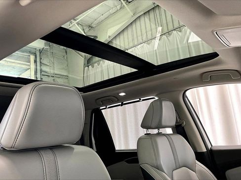 Used 2024 Honda Pilot Touring image 27