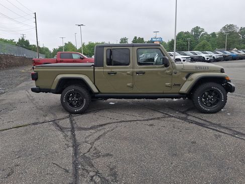 Used 2025 Jeep Gladiator Sport AWD/4WD image 7