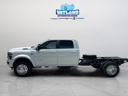 New 2026 RAM 5500 4x4 Crew Cab w/ Laramie Trim Package image 2